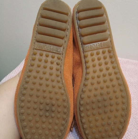 Minnetonka women's size 7 mocassins slip ons 407 S Orange/Rust color - Picture 4 of 12